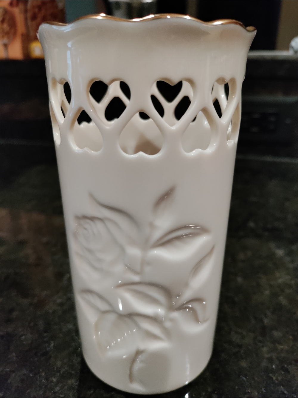 Classic Lenox White Porcelain Heart-Accent Vase with Scalloped 24k Gold Rim